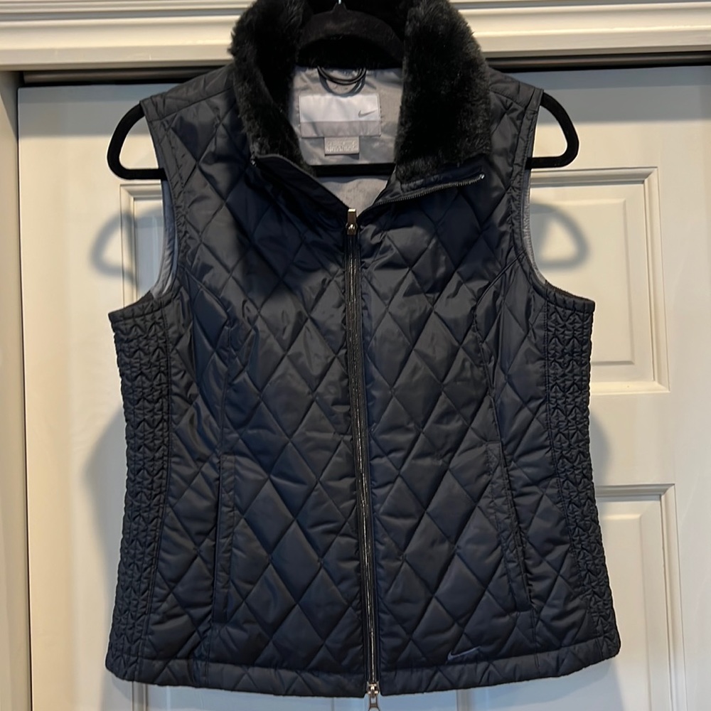 Nike quilted nylon black vest with faux furry collar